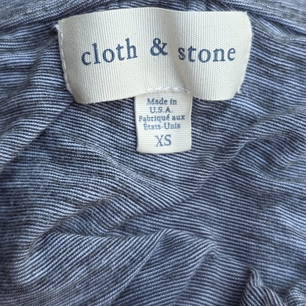 Cloth And Stone Gray V-Neck Women's Top Size XS - Picture 2 of 3